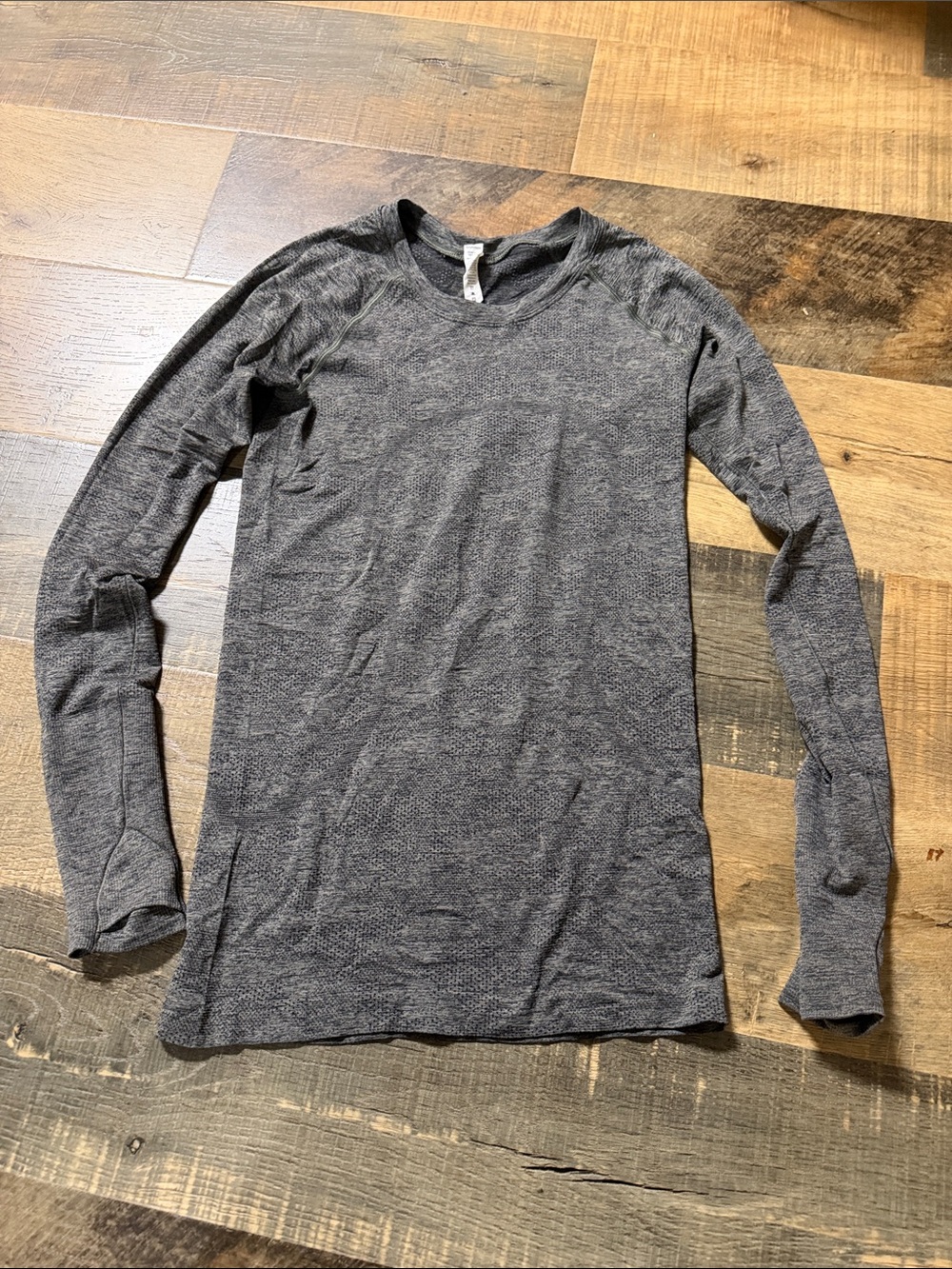 lululemon athletica women’s Long Sleeve athletic top — Heather Charcoal Gray